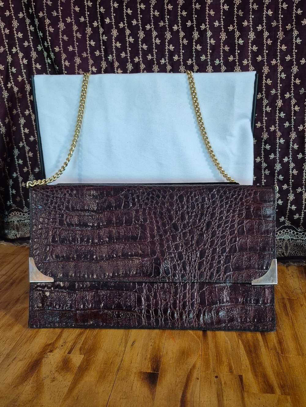 Elegant Burgundy Croc-Embossed Chain Shoulder Bag